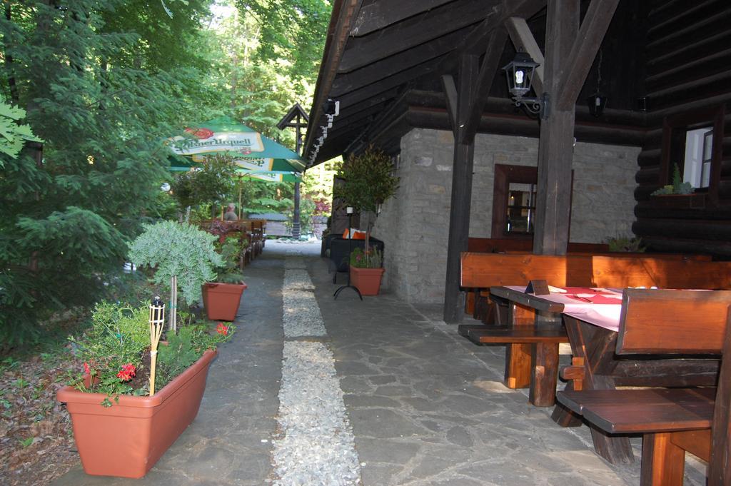 Koliba U Cerneho Medveda Hotel Zlin Exterior photo